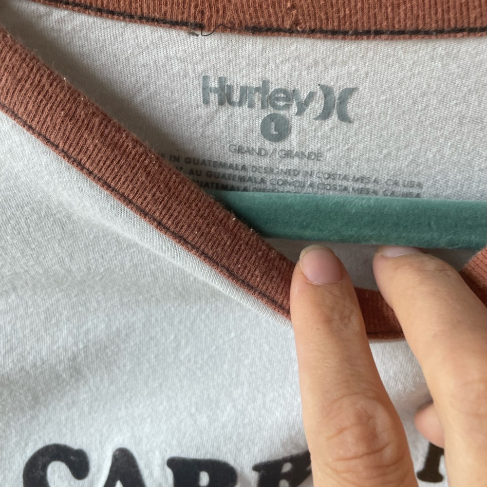 Hurley.  Loose fitting shirt, slightly oversized. Size M. - Picture 3 of 4